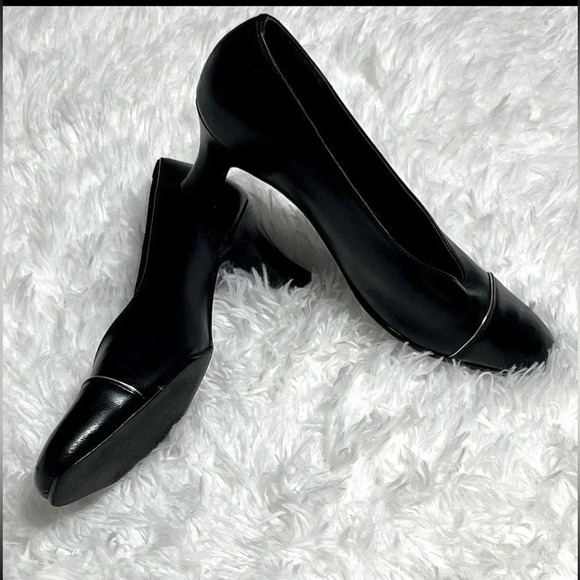California Magdesians | Vintage, Leather Pumps - Picture 2 of 7